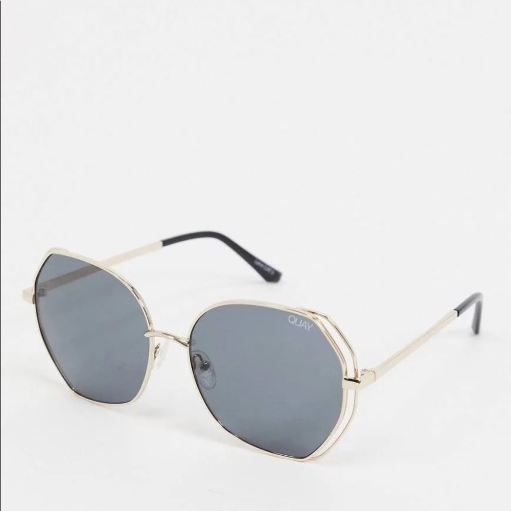 QUAY AUSTRALIA Big Love Sunglasses NWOT